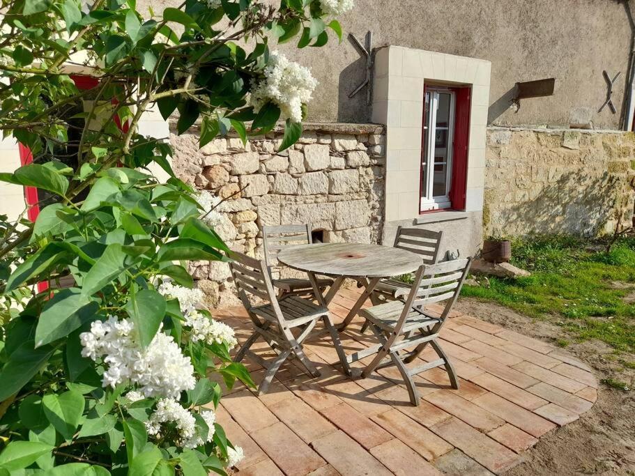 Gite En Bord De Loire Blaison-Saint-Sulpice Exteriör bild